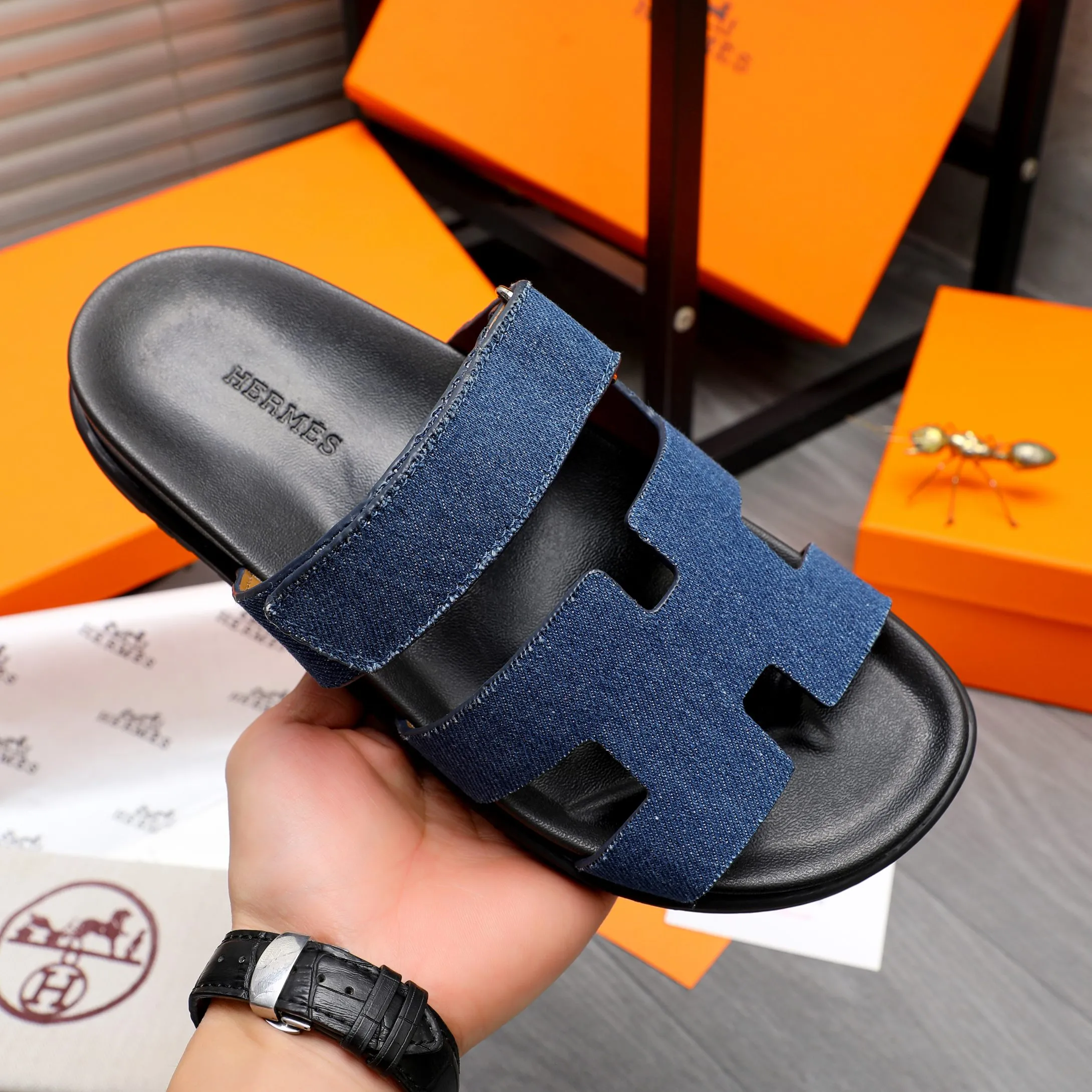 Men's shoes 💰340 Product trademark: Hermes "Hermes" Couple's slippers Regular size: 36-46 Product material: Selected breathable denim upper, microfiber lining, original outsole